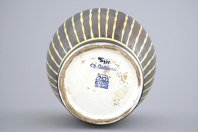 Un grand vase de Charles Catteau pour Boch Keramis &agrave; d&eacute;cor jaune sur fond noir, vers 1924