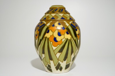 Un grand vase g&eacute;om&eacute;trique, Jules Chaput &amp; Charles Catteau pour Boch Fr&egrave;res Keramis, vers 1929