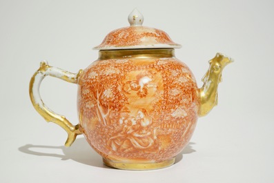 Une th&eacute;i&egrave;re sur son support en porcelaine de Chine d'exportation &agrave; d&eacute;cor romantique, Qianlong