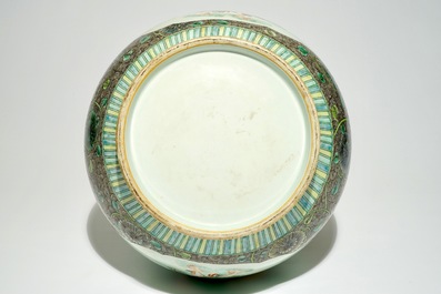 A large Chinese famille verte "HeHe Er Xian" hu vase, 19/20th C.