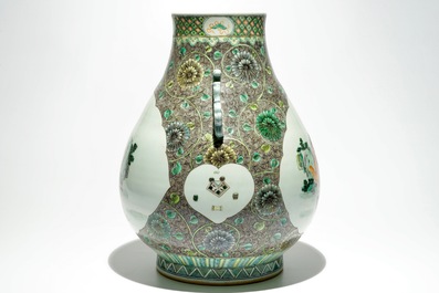 A large Chinese famille verte "HeHe Er Xian" hu vase, 19/20th C.
