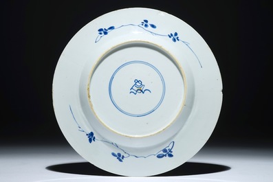 Een Chinees blauw-wit bord met wapen van 'Potken', Kangxi, 1662-1722