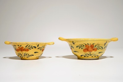 Deux &eacute;cuelles en fa&iuml;ence de Delft &agrave; fond jaune, 18&egrave;me