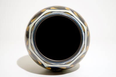 Un vase en gr&egrave;s, Charles Catteau pour Boch Fr&egrave;res Keramis, ca. 1925