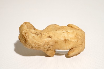 Een fragment van een marmeren leeuw, China, Tang