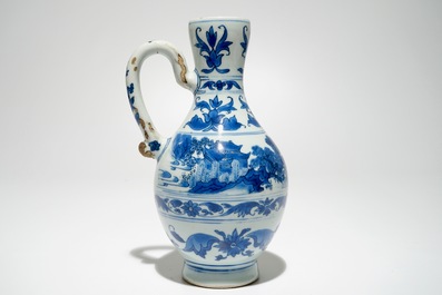 Une verseuse en porcelaine de Chine bleu et blanc &agrave; d&eacute;cor de paysages, &eacute;poque Transition, Chongzhen