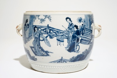 Een Chinese blauw-witte cylindrische pot met oren, Kangxi