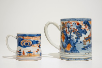 Twee Chinese Imari mokken met landschapsdecors, Qianlong