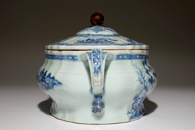 A blue and white Chinese tureen and cover, Qianlong