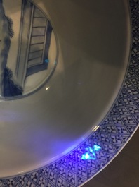 Een blauw-witte Chinese klapmuts kom, Kangxi merk en periode