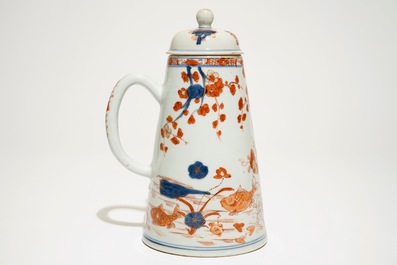 Een Chinese Imari chocoladekan met floraal decor, Qianlong