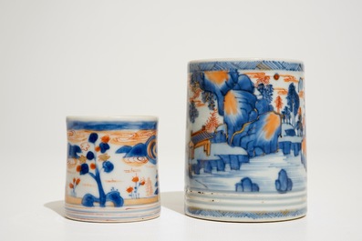 Twee Chinese Imari mokken met landschapsdecors, Qianlong
