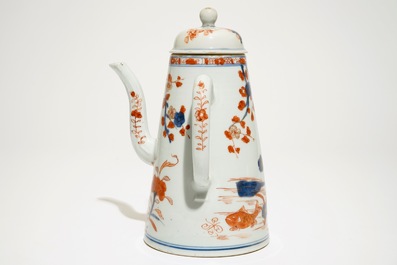 Een Chinese Imari chocoladekan met floraal decor, Qianlong
