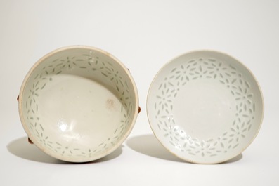 A Chinese famille rose covered bowl with rice grain pattern, 19/20th C.