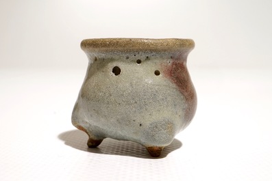 Un petit br&ucirc;le-parfum de type junyao, Chine, poss. Ming