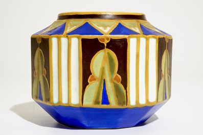 Un prototype d'un vase &agrave; d&eacute;cor g&eacute;om&eacute;trique, Marcel Bourdon et Charles Catteau pour Boch Fr&egrave;res Keramis, ca. 1927