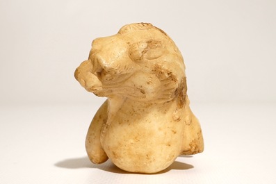Een fragment van een marmeren leeuw, China, Tang