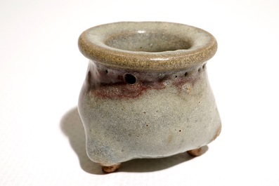 Un petit br&ucirc;le-parfum de type junyao, Chine, poss. Ming