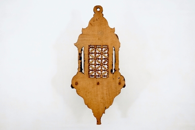 Une console d'applique murale en bois incrust&eacute; de nacre, Syrie, 19/20&egrave;me