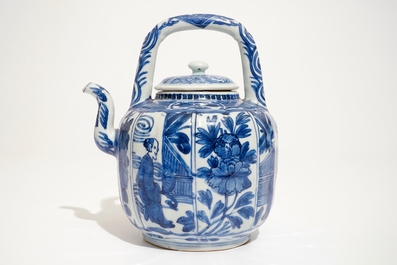 Een Chinese blauw-witte kraak wijnpot met deksel, Ming, Wanli