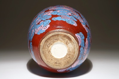 A Chinese monochrome enamelled sang-de-boeuf-glazed jar, 18/19th C.