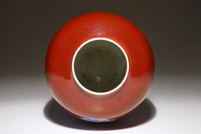 A Chinese monochrome enamelled sang-de-boeuf-glazed jar, 18/19th C.