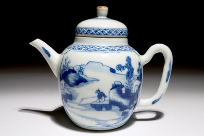 Een Chinese blauw-witte theepot met landschapsdecor, Kangxi