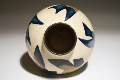 Un vase en gr&egrave;s aux oiseaux stylis&eacute;s, Charles Catteau pour Boch Fr&egrave;res Keramis, ca. 1930