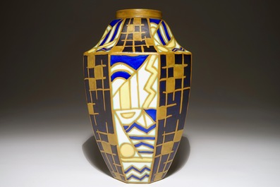 Een geometrische Art Deco vaas, Maurice Delvaux en Charles Catteau voor Boch Fr&egrave;res Keramis, gedat. 1929