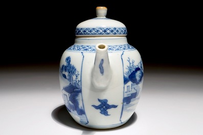 Een Chinese blauw-witte theepot met landschapsdecor, Kangxi