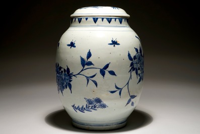 A Chinese blue and white ovoid jar and cover with floral sprigs, Transitional period, Chongzhen