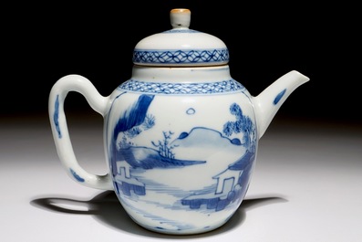 Een Chinese blauw-witte theepot met landschapsdecor, Kangxi