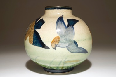 Un vase en gr&egrave;s aux oiseaux stylis&eacute;s, Charles Catteau pour Boch Fr&egrave;res Keramis, ca. 1930