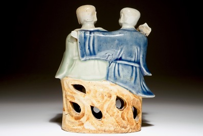 Een Chinese celadon en blauw-wit geglazuurde groep van de Hoho-broers, Qianlong