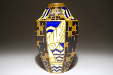 Een geometrische Art Deco vaas, Maurice Delvaux en Charles Catteau voor Boch Fr&egrave;res Keramis, gedat. 1929
