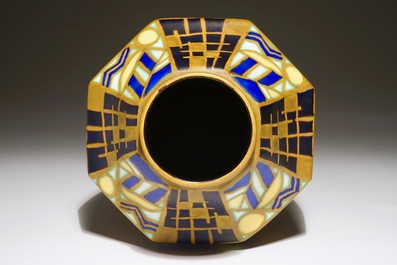 Een geometrische Art Deco vaas, Maurice Delvaux en Charles Catteau voor Boch Fr&egrave;res Keramis, gedat. 1929