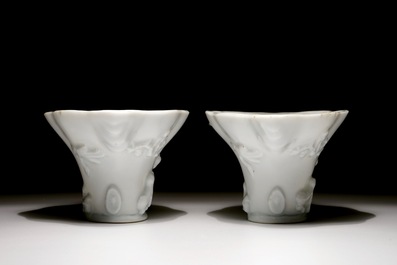 Een paar blanc de Chine libation cups met reli&euml;fdecor, Kangxi