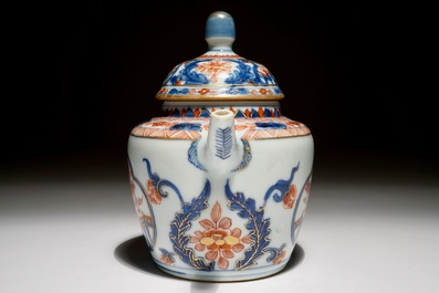 A Chinese Imari teapot with ruyi-shaped panels, Kangxi