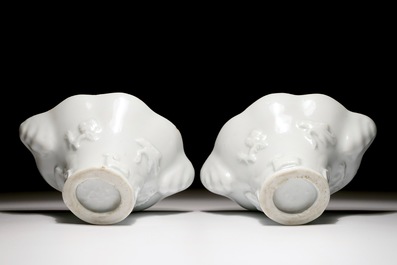 Een paar blanc de Chine libation cups met reli&euml;fdecor, Kangxi