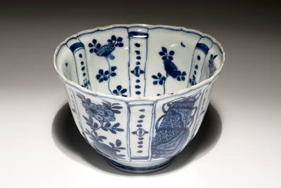 A Chinese blue and white crow cup, Ming, Wanli