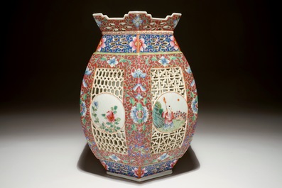 A reticulated Chinese famille rose lantern, 19/20th C.