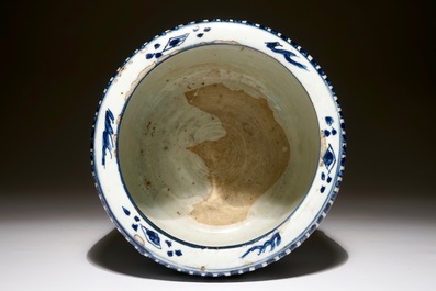 Een Chinese blauw-witte wierookbrander, Ming, Wanli