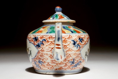 A Chinese wucai dragon teapot and cover, 19th C.