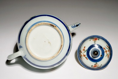 A Chinese famille verte teapot and cover, Kangxi