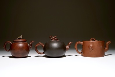 A set of three Chinese Yixing teapots, 20th C.