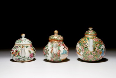 Drie diverse Chinese Canton theepotjes, 19e eeuw
