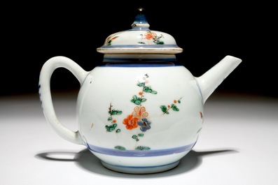 A Chinese famille verte teapot and cover, Kangxi
