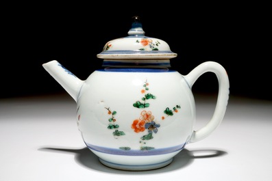 A Chinese famille verte teapot and cover, Kangxi
