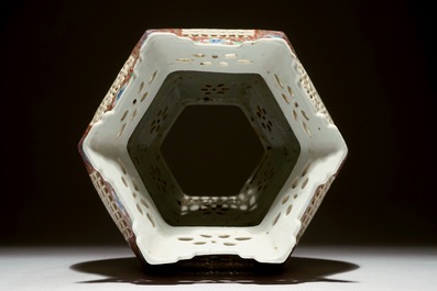 A reticulated Chinese famille rose lantern, 19/20th C.