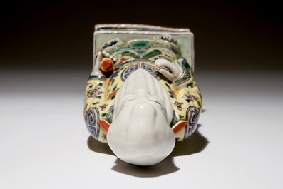 Un mod&egrave;le d'un Shou Lao en porcelaine de Chine famille verte, 19&egrave;me